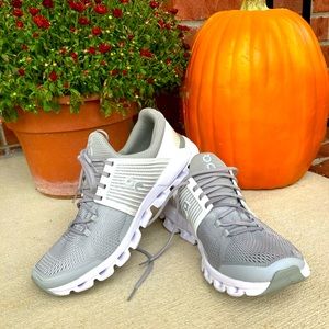 On cloudswift Glacier/ white running shoes 9.5